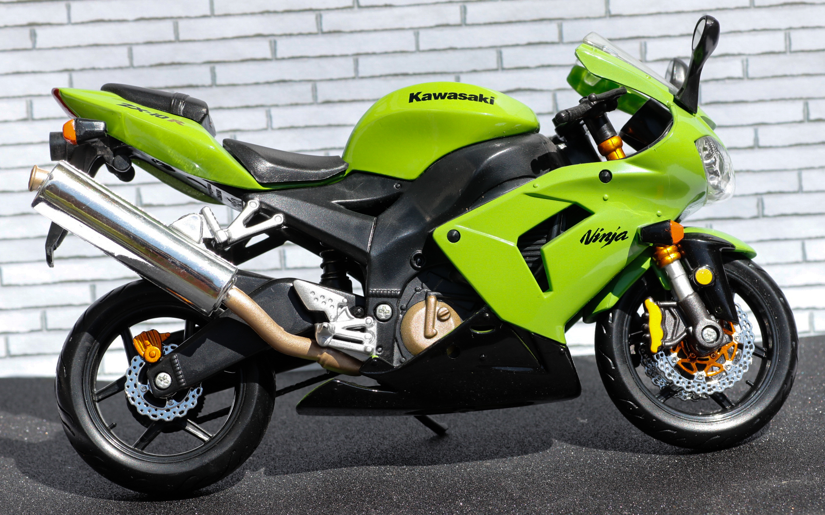 Maisto 1-12 Kawasaki ZX10R